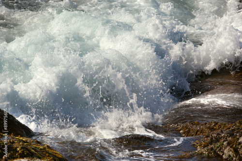 Wave in the stones © annatronova