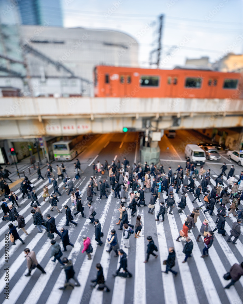 Naklejka premium Berufspendler gehen zur Arbeit in Japan