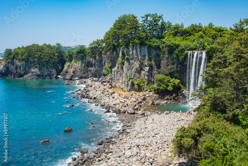 済州島 正房瀑布 海に流れる美しい滝 The Jeongbang Waterfall which falls directly into the sea, Jeju-do, South Korea