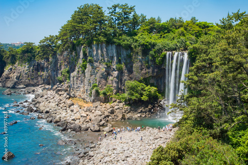 済州島 正房瀑布 海に流れる美しい滝 The Jeongbang Waterfall which falls directly into the sea, Jeju-do, South Korea