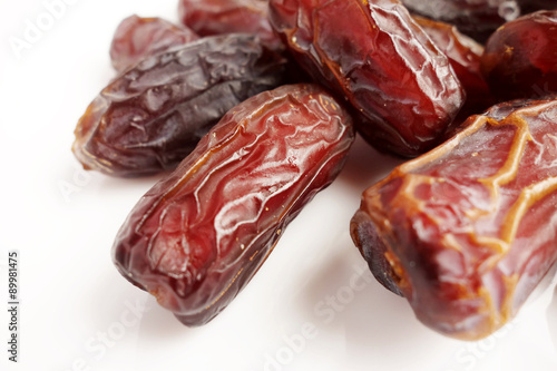 sun dried dates