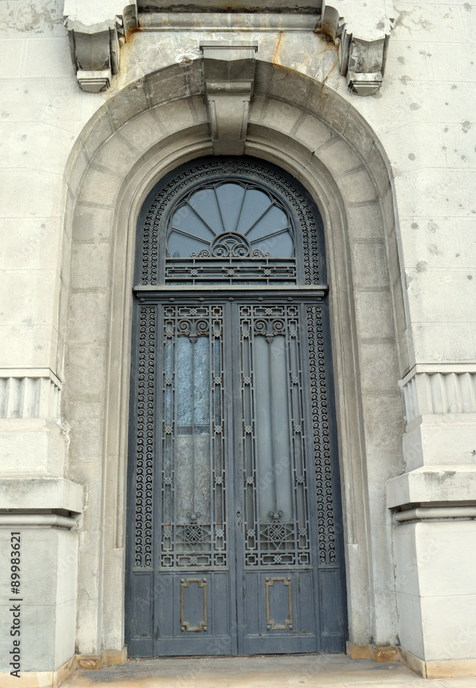 Door in 1930s neo-Romanian style, Bucharest