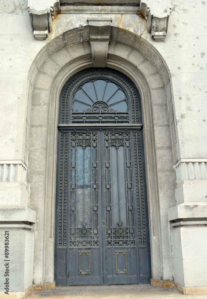 Door in 1930s neo-Romanian style, Bucharest Door in 1930s neo-Romanian style, Bucharest