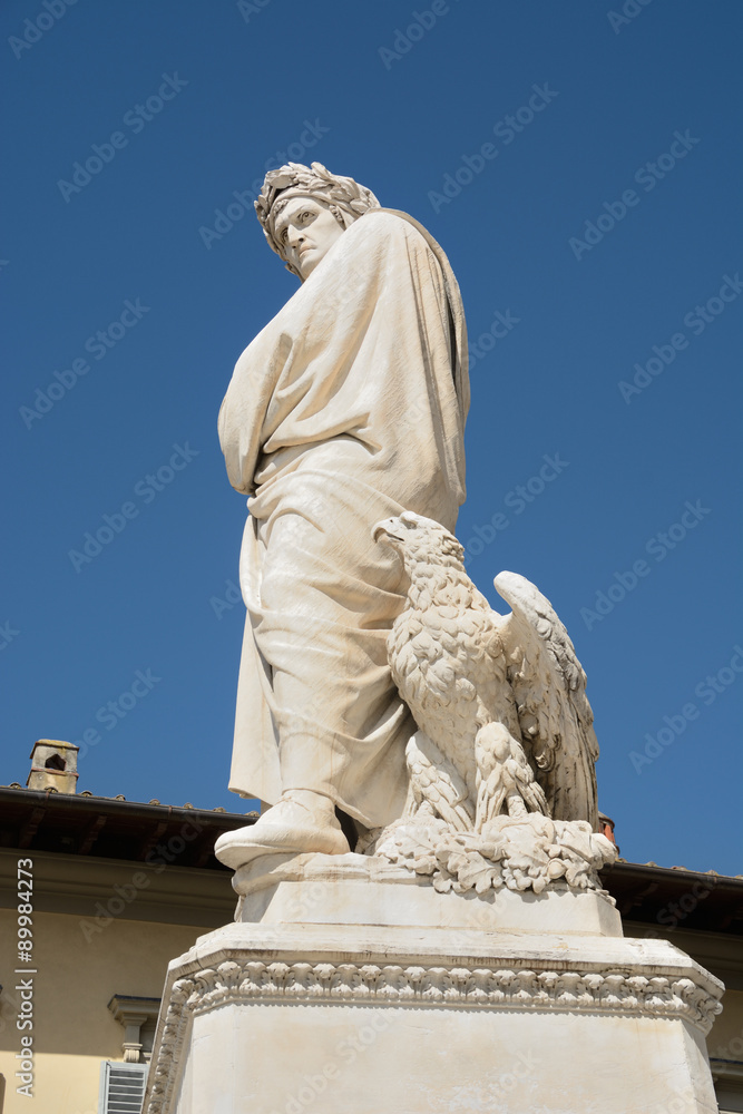 Fototapeta premium Statue of Dante Alighieri in Florence/Statue of Dante Alighieri.Piazza di Santa Croce in Florence, Italy