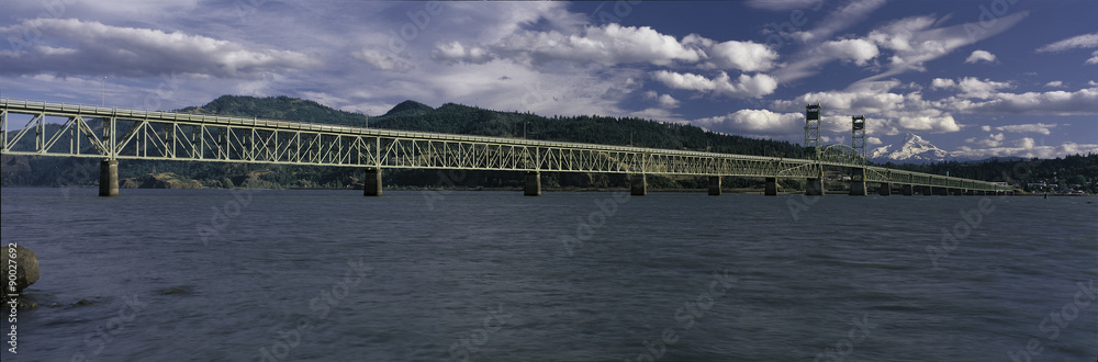 Fototapeta premium This is the Hood River Toll Bridge that crosses over the Columbia River. Mt. Hood is in the background. This is looking toward Oregon at the border.