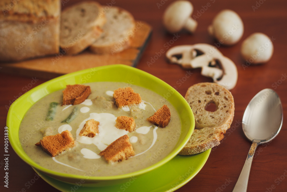 Cream soup with mushrooms