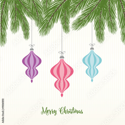 Tannenzweige mit Weihnachtskugeln