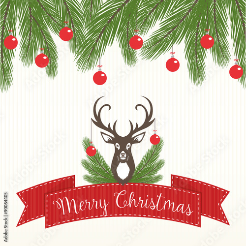 Weihnachtliche Dekoration mit Weihnachtskugeln und Schriftzug