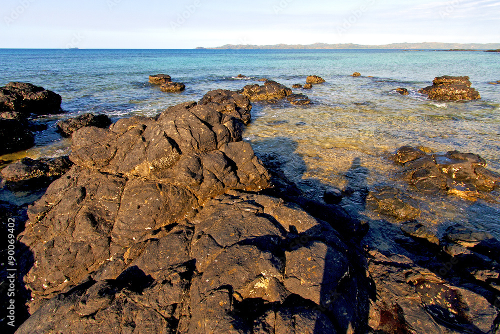     madagascar      in indian ocean  sand isle   rock
