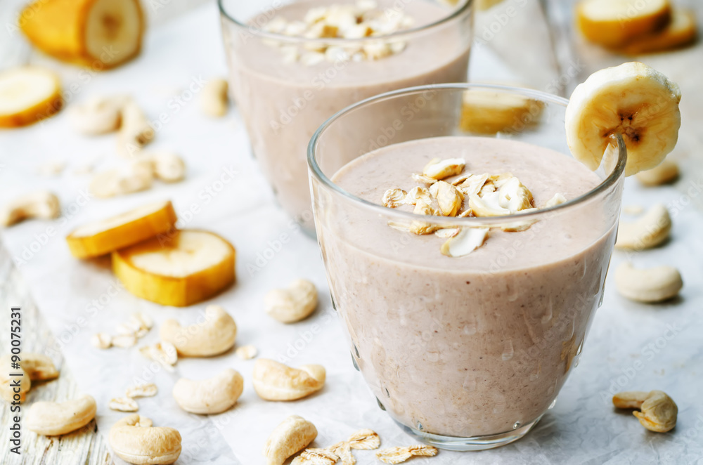 cashew banana cocoa oats smoothie cashew banana cocoa oats smoothie
