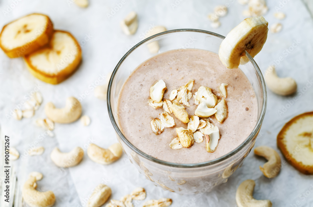 cashew banana cocoa oats smoothie cashew banana cocoa oats smoothie