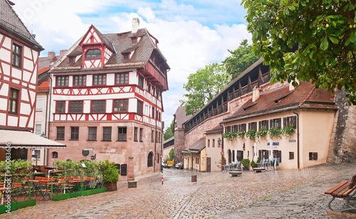 Das Dürer-Haus vor der Stadtmauer von Nürnberg