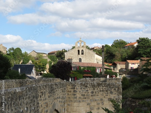 Deux-Sèvres - Le village de Saint-Généroux et ses curiosités romanes photo