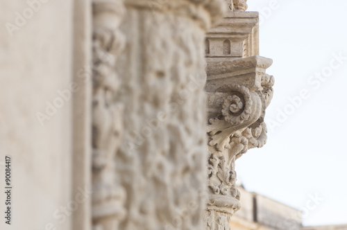 Obraz na płótnie detail of column and ornaments in baroque style w salonie
