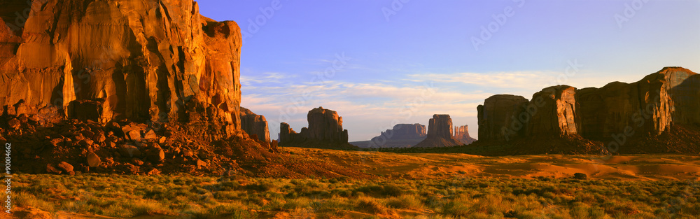 Obraz premium Monument Valley Tribal Park At Sunrise, Arizona