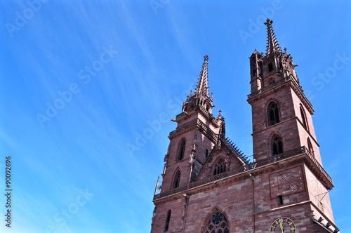 Münster in Basel aus rotem Sandstein, mit blauem Himmel, Schweiz photo