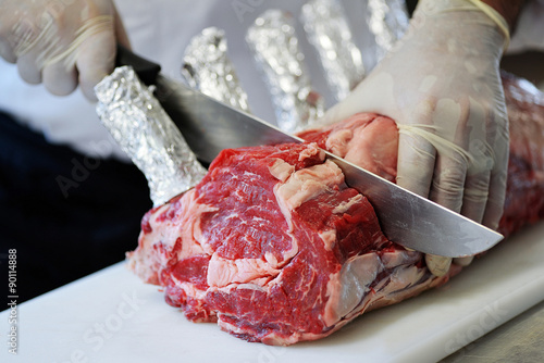 Cutting large steak