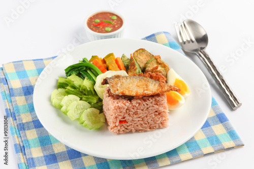 fried mackerel with shrimp paste sauce (nam prik kapi pla too)