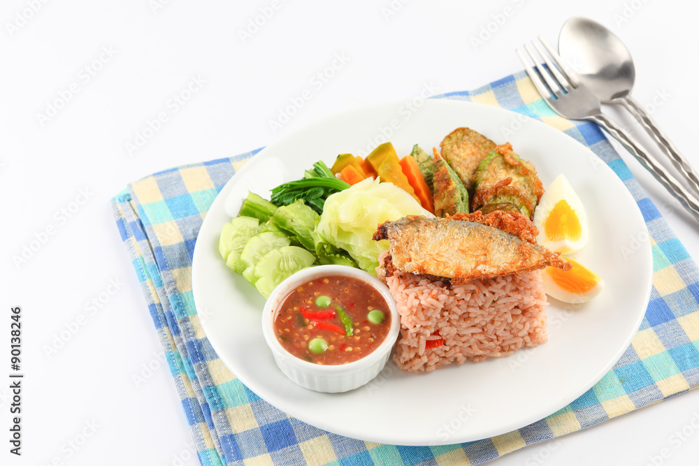 fried mackerel with shrimp paste sauce (nam prik kapi pla too)