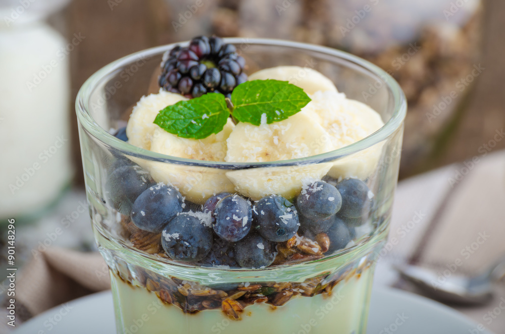 Vanilla pudding with berries Vanilla pudding with berries
