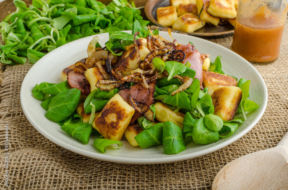 Potato gnocchi with salad and onions Potato gnocchi with salad and onions