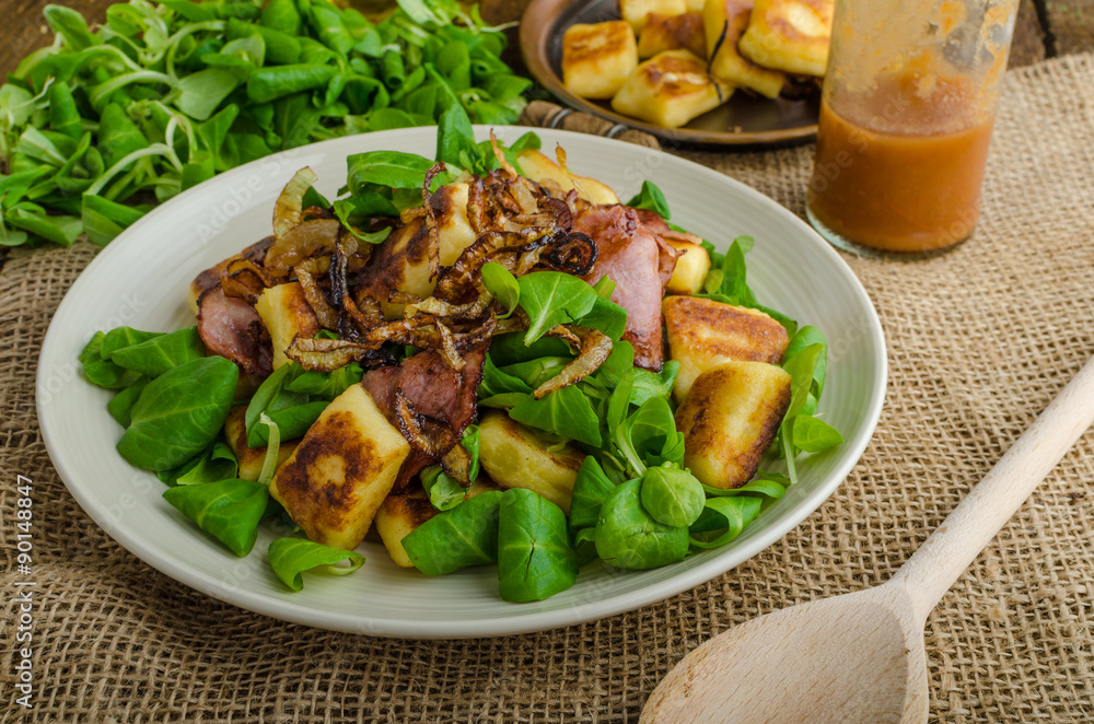 Potato gnocchi with salad and onions Potato gnocchi with salad and onions