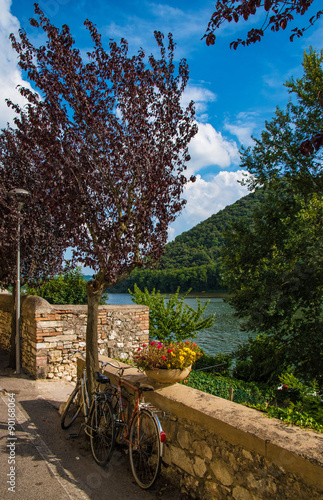 Wallpaper Mural Piediluco, il borgo sul lago dell'Umbria Torontodigital.ca