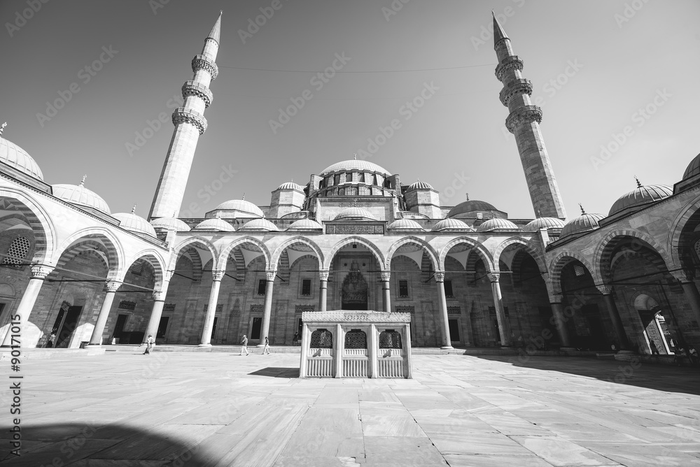 Fototapeta premium View of the majestic Suleiman Mosque patio, Istanbul, Turkey.