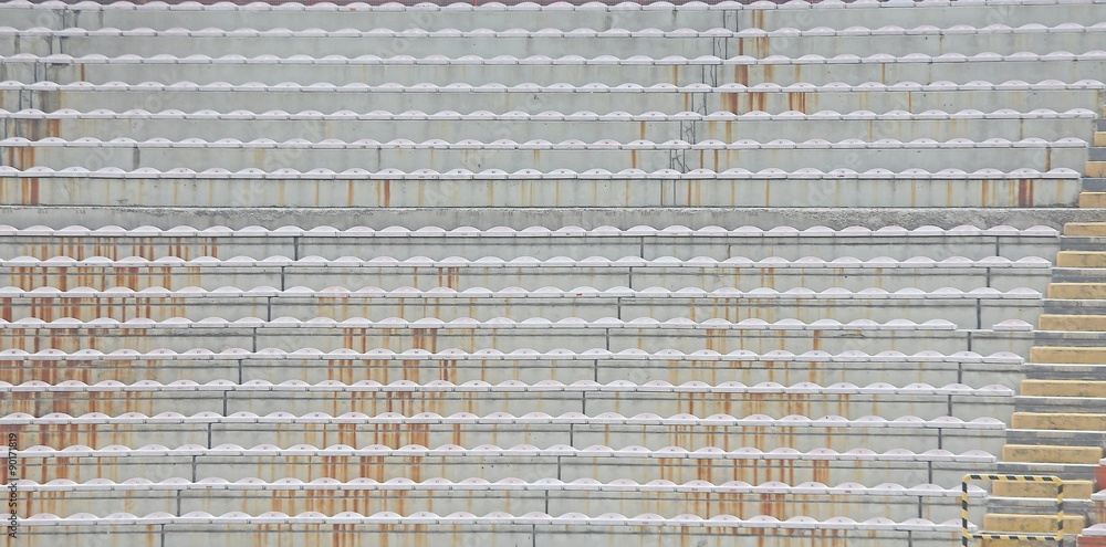 Fototapeta premium trybuny i trybuny bez ludzi na stadionie piłkarskim
