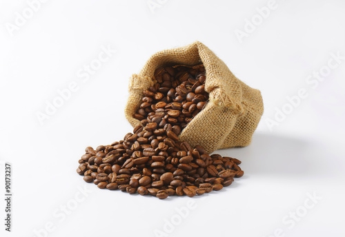 Roasted coffee beans