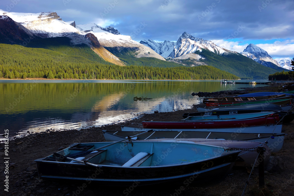 Maligne lake, Jasper national park, Canada Maligne lake, Jasper national park, Canada