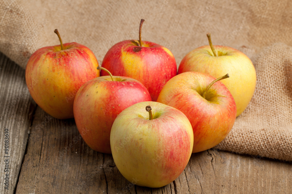 Fresh apples Fresh apples