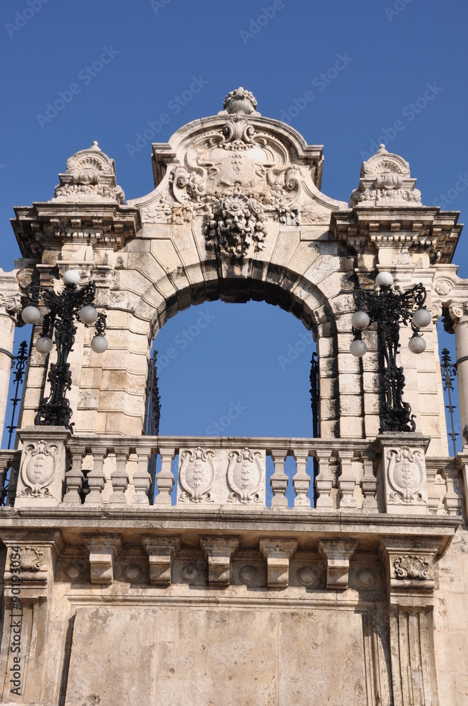 Fototapeta premium Stone gateway to the Buda Castle in Budapest