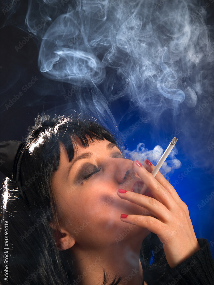 Obraz premium Woman smoking