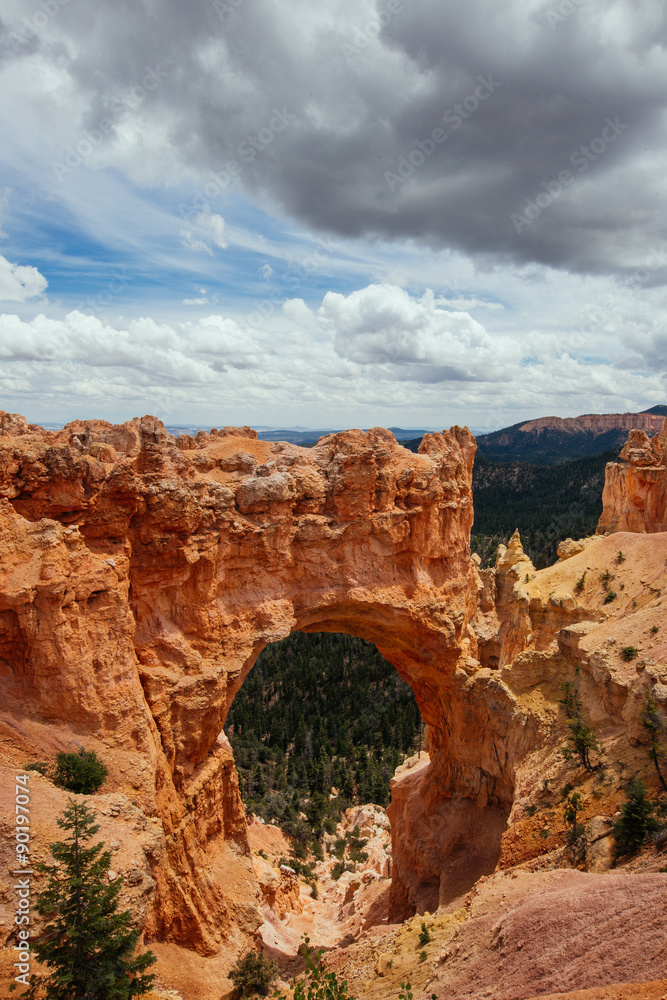 Red Rock Arch at Bryce Canyon 