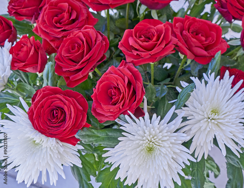 Fototapeta premium red roses and white chrysanthemums bouquet close up
