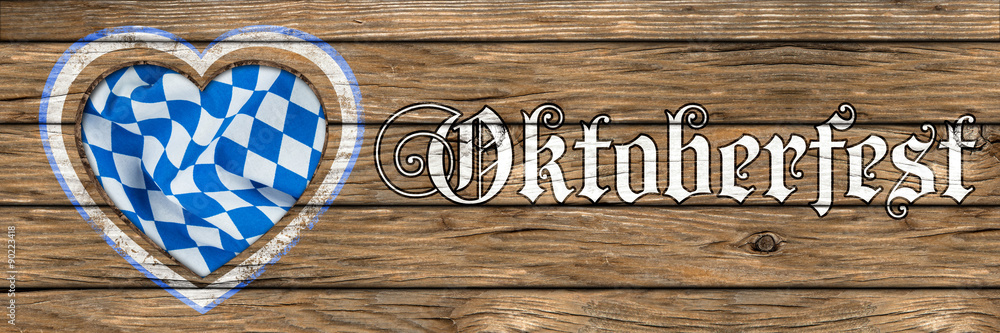 Obraz premium wooden oktoberfest background with heart shaped cut out and bavarian flag