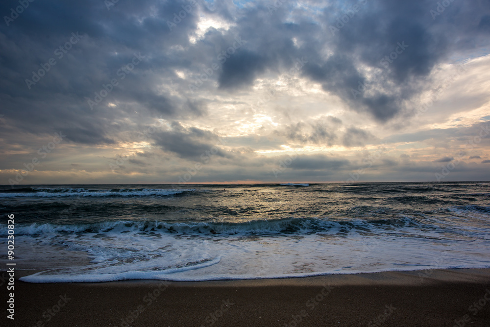 Wolken und Sonnenaufgang am Schwarzen Meer