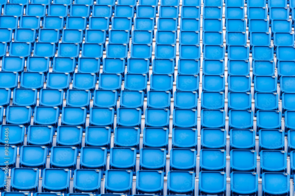 Fototapeta premium rzędy niebieskich siedzeń na stadionie
