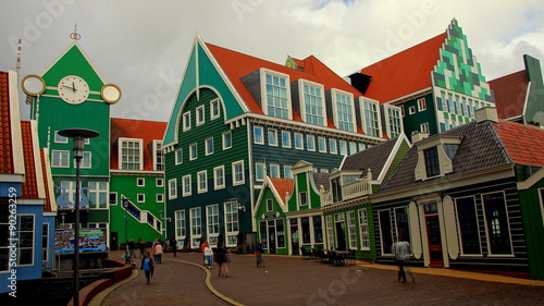 poppig, bunt bemalte Hausfassaden in Zaandam photo