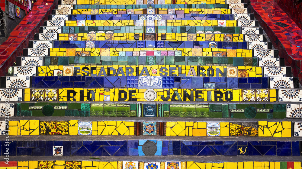Fototapeta premium Klatka schodowa Selaron lub Lapa Steps, w Rio de Janeiro, Brazylia