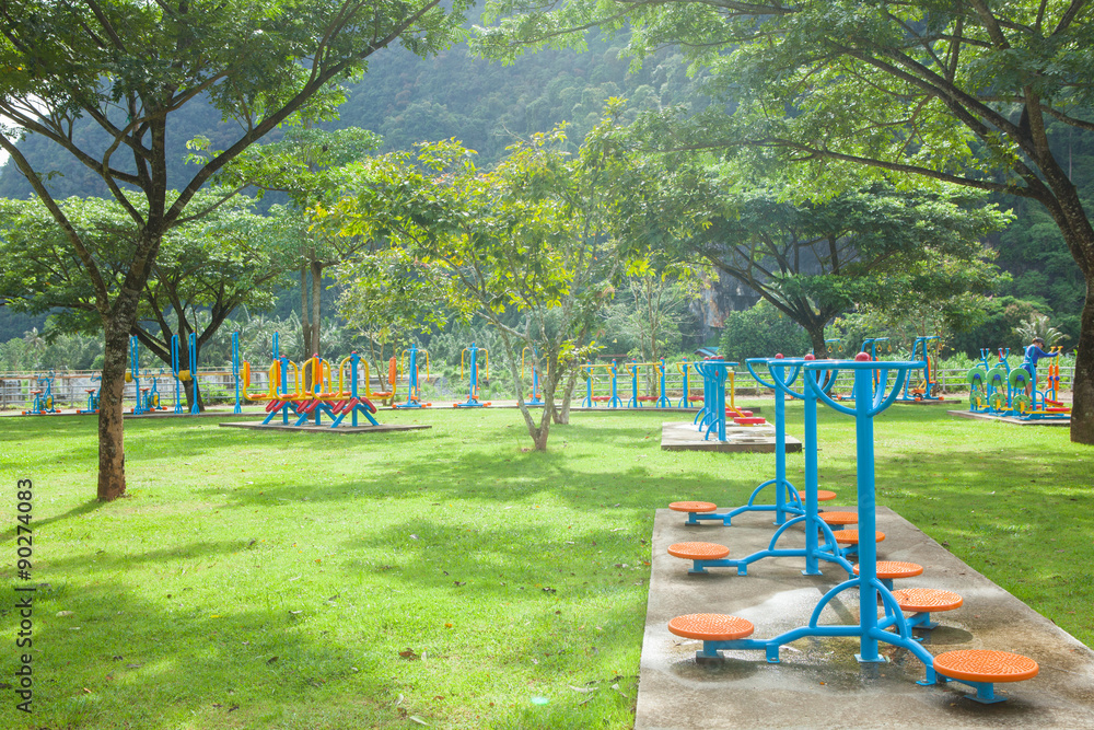 Obraz premium Exercise equipment in public park in the morning at Thailand
