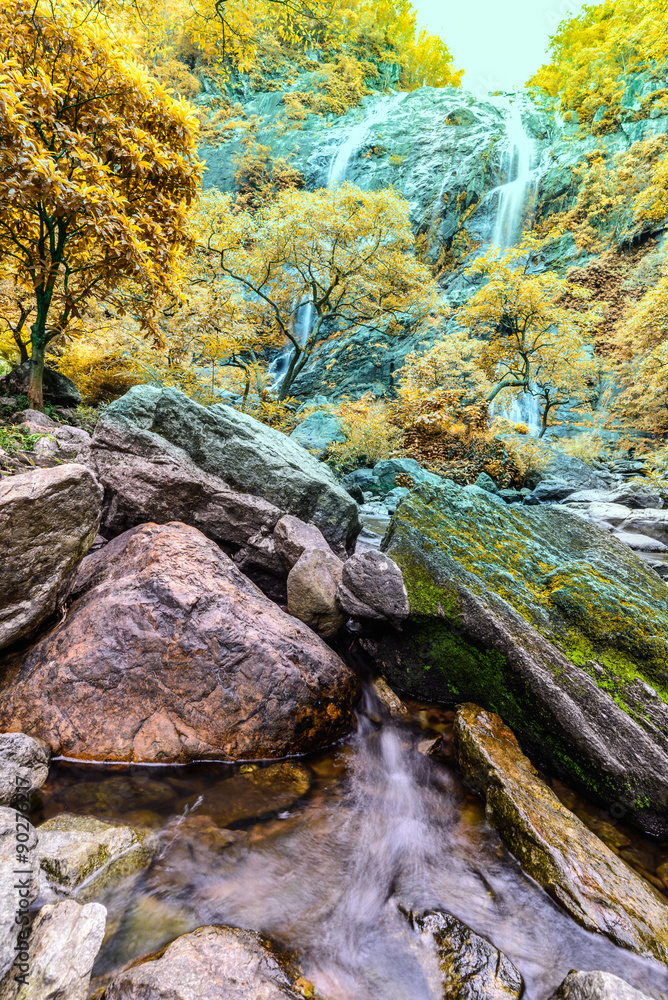 Obraz premium Khlong Lan waterfall in national park, Kamphaeng Phet Thailand.