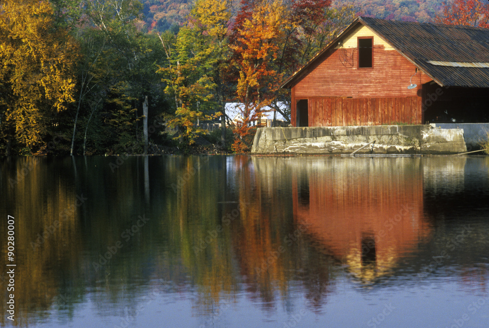 Fototapeta premium Mill on river in Autumn in VT