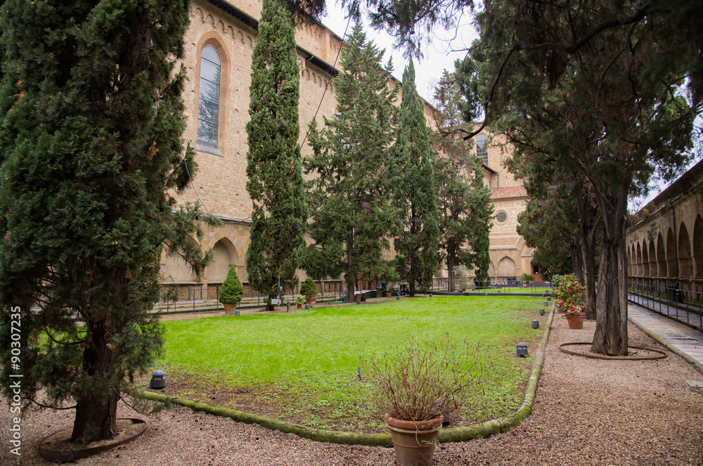 The courtyard of Santa Maria Novella Basilica,Florence,Italy フィレンツェ サンタマリアノヴェッラ教会の中庭