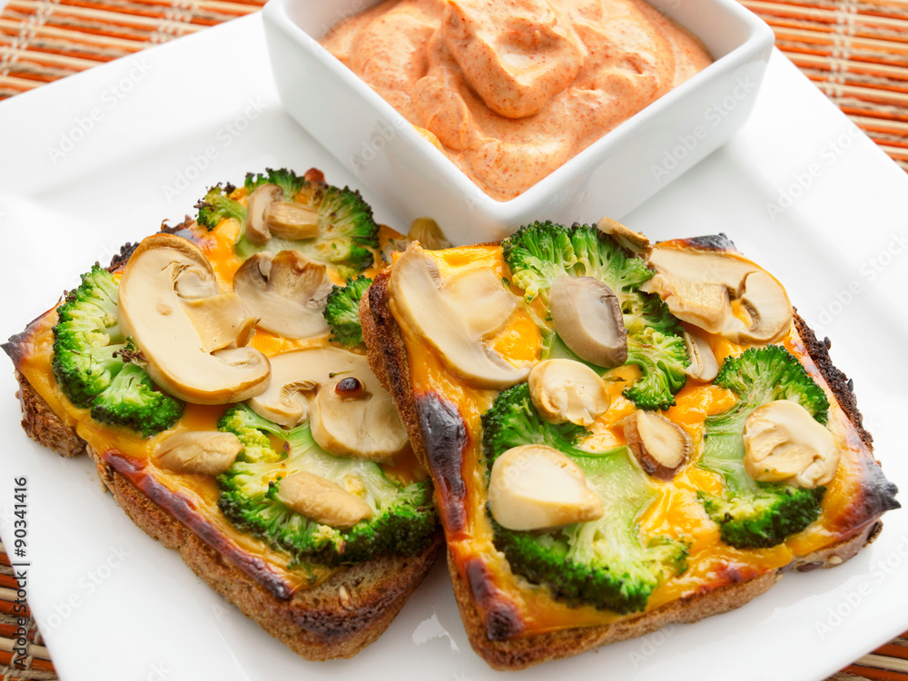 Toasts with broccoli and mushrooms Toasts with broccoli and mushrooms