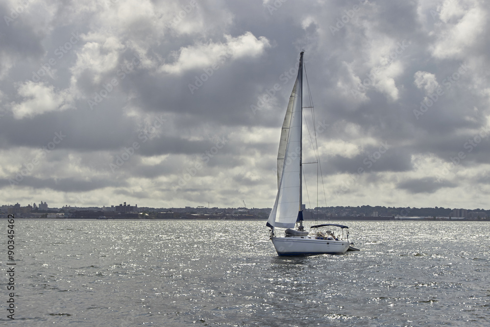 Obraz premium Yacht on Hudson river, New York