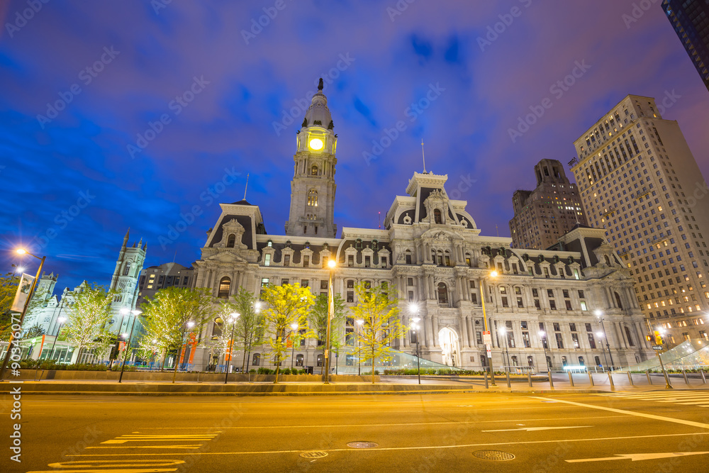 Obraz premium Philadelphia historic City Hall building at twilight