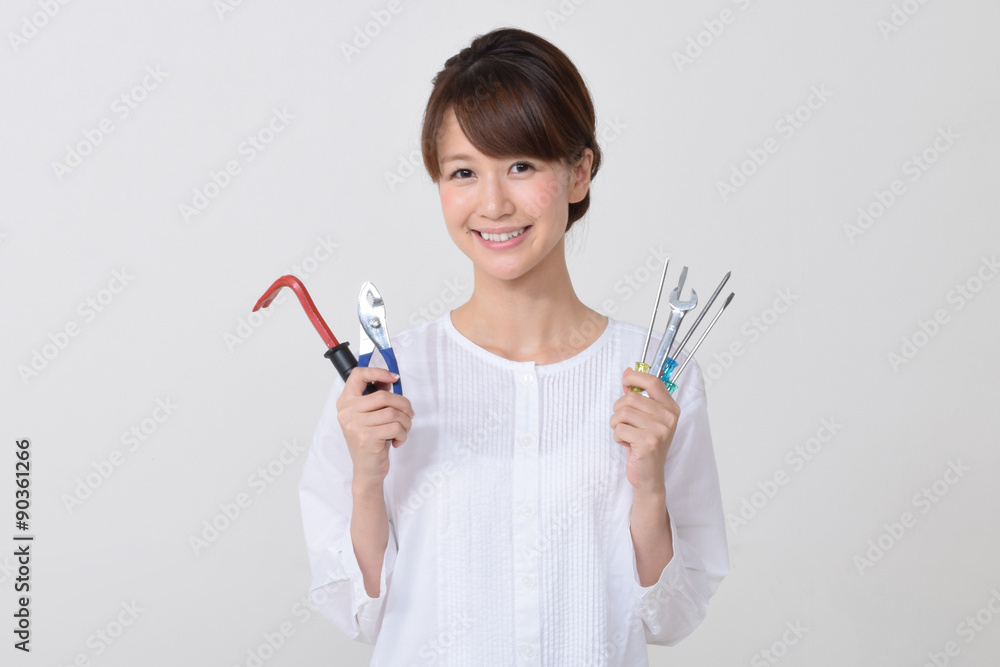 色々な工具を持つ女性 色々な工具を持つ女性