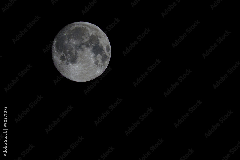 Naklejka premium Księżyc w pełni na nocnym niebie - w lewym górnym rogu